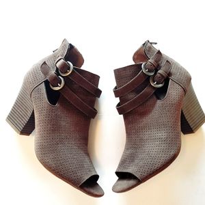 NEW! White Mountain Mule Heel